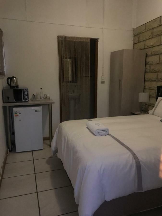 Queenspark Lodge Bloemfontein Buitenkant foto