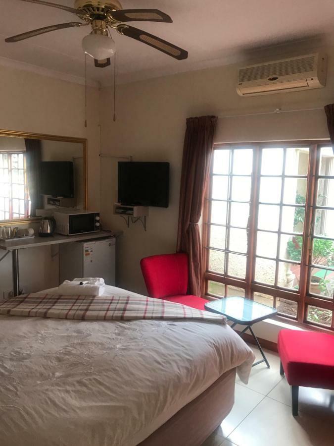 Queenspark Lodge Bloemfontein Buitenkant foto