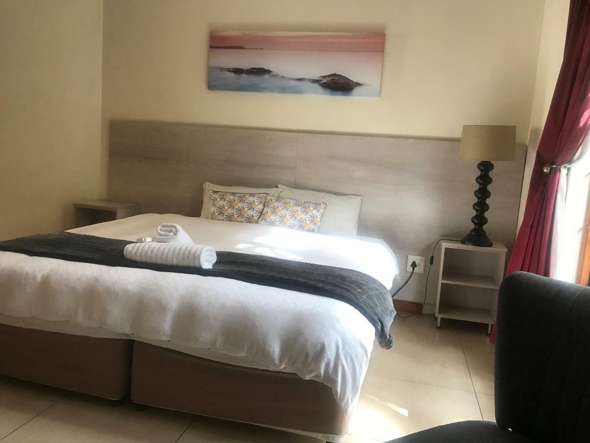 Queenspark Lodge Bloemfontein Buitenkant foto